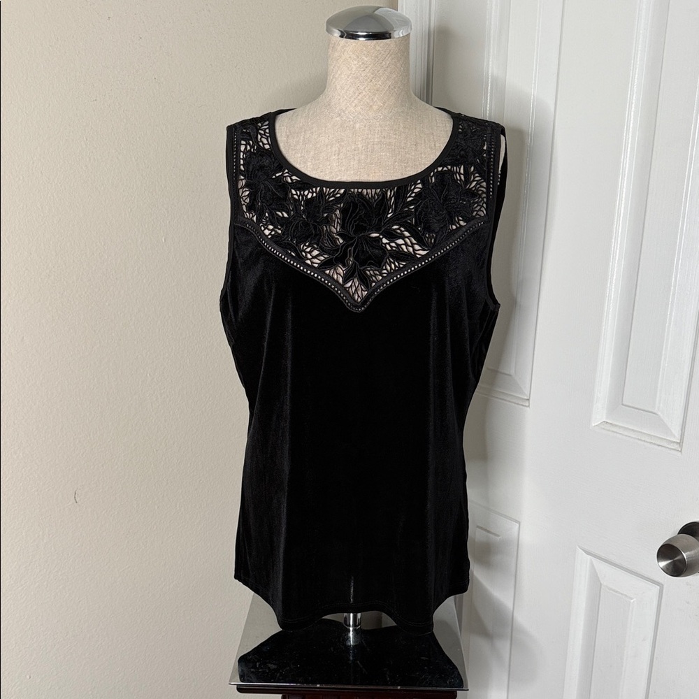 *NWT* White House Black Market Black Lace Tank Top